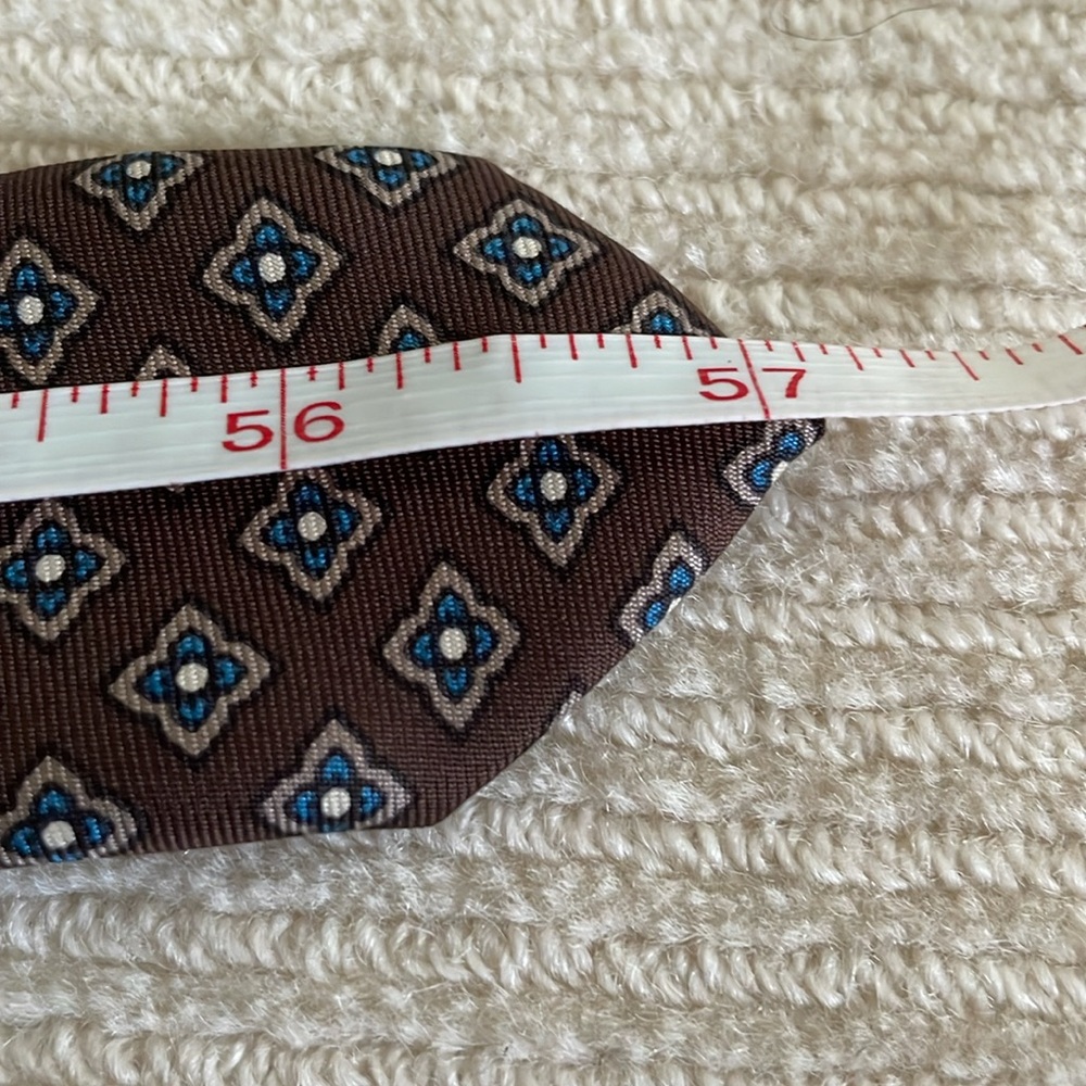 Elegant Brown Patterned Tie - Picture 4 of 4